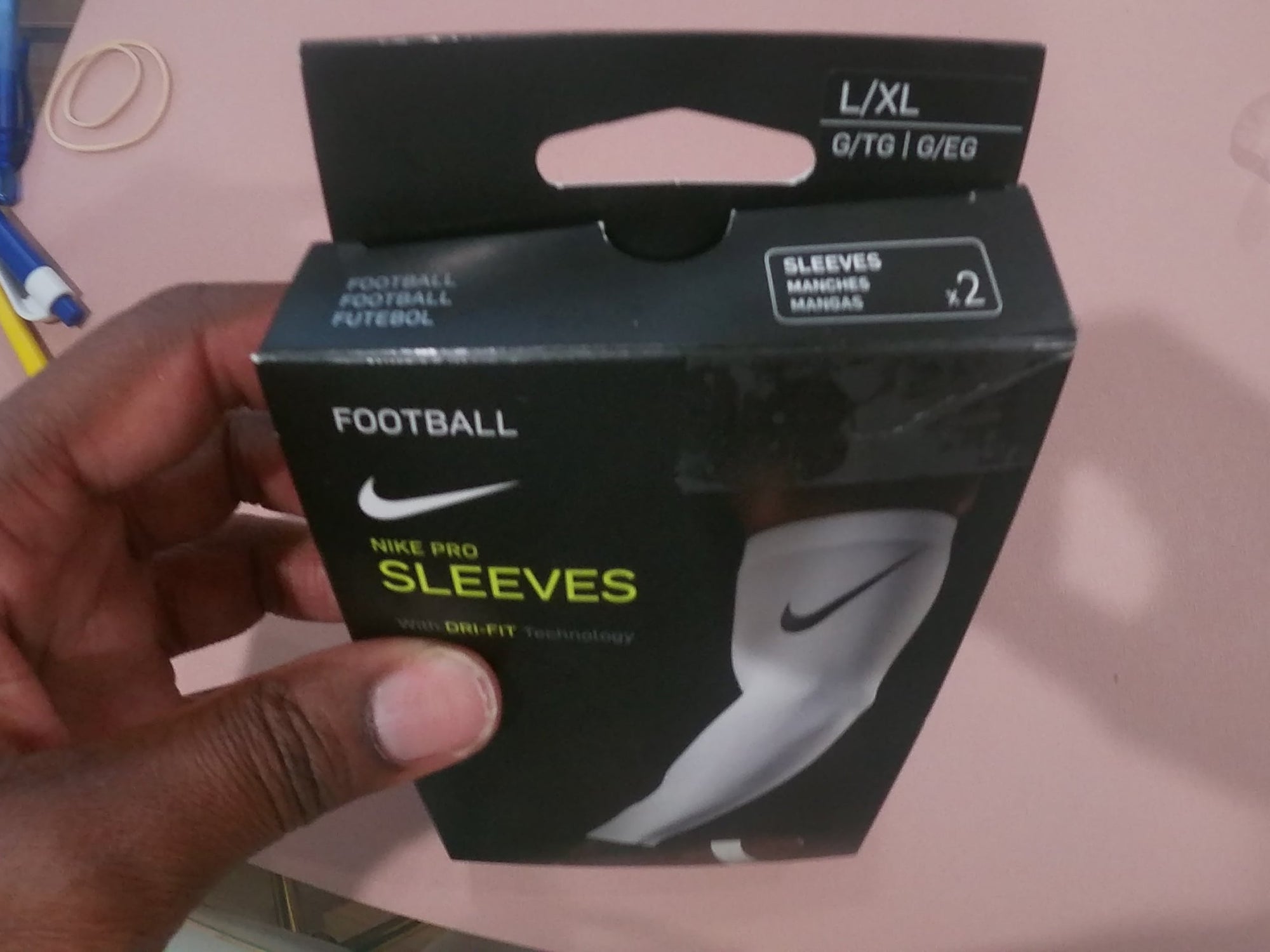 WHITE NIKE PRO SLEEVES W/LOGO